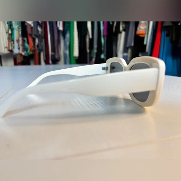 Retro Curved Rectangular Shaped White/Cream Sunglasses - Picture 4 of 5